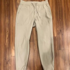 LULULEMON BEIGE JOGGERS